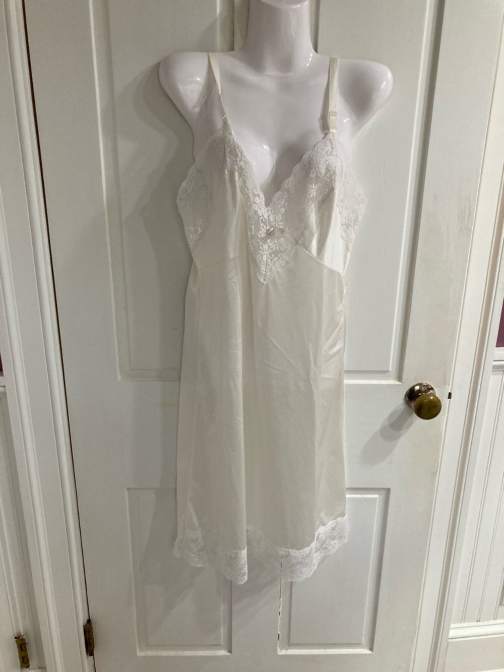 VintageClassic Lace-Trim Slip Dress - Cream